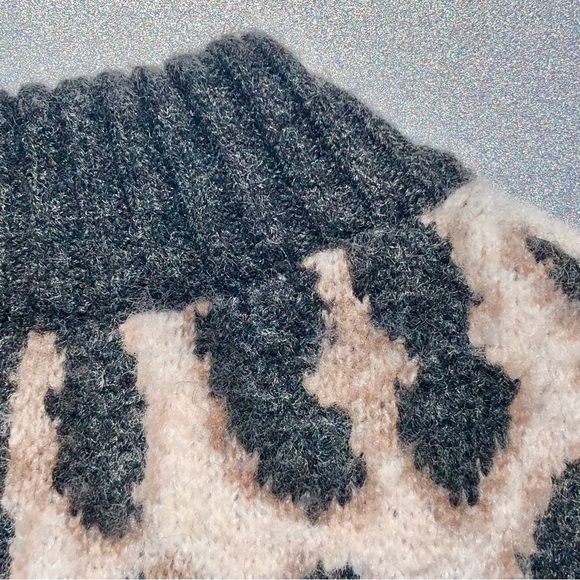 H&M Animal Print Sweatshirt/Sweater Lightweight Size XS (Extra Small) - Picture 9 of 13